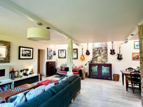 Quirky Luxury Barn Sleeps 8, Pet Friendly